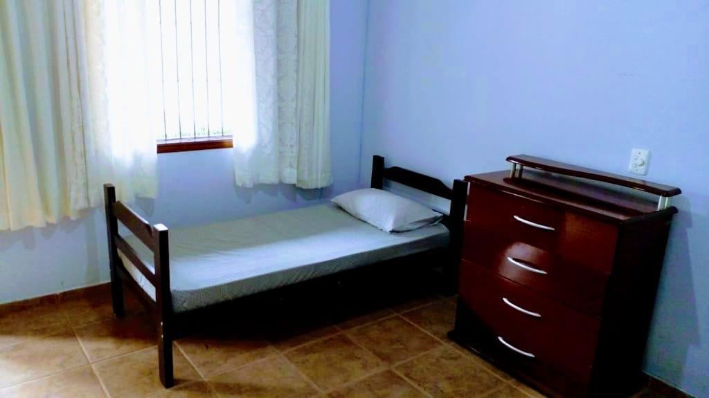 Quarto individual mobiliado