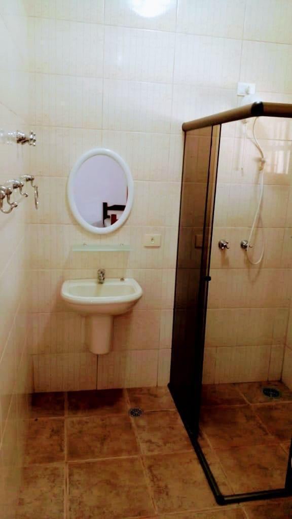 Banheiro privativo com box